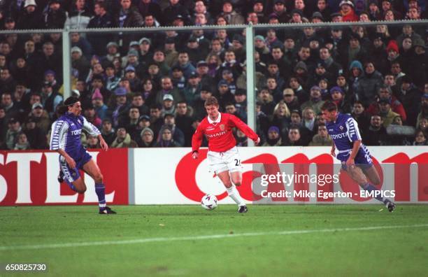 Manchester United's Ole Gunnar Solskjaer cuts between Fiorentina's Moreno Torricelli and Tomas Repka