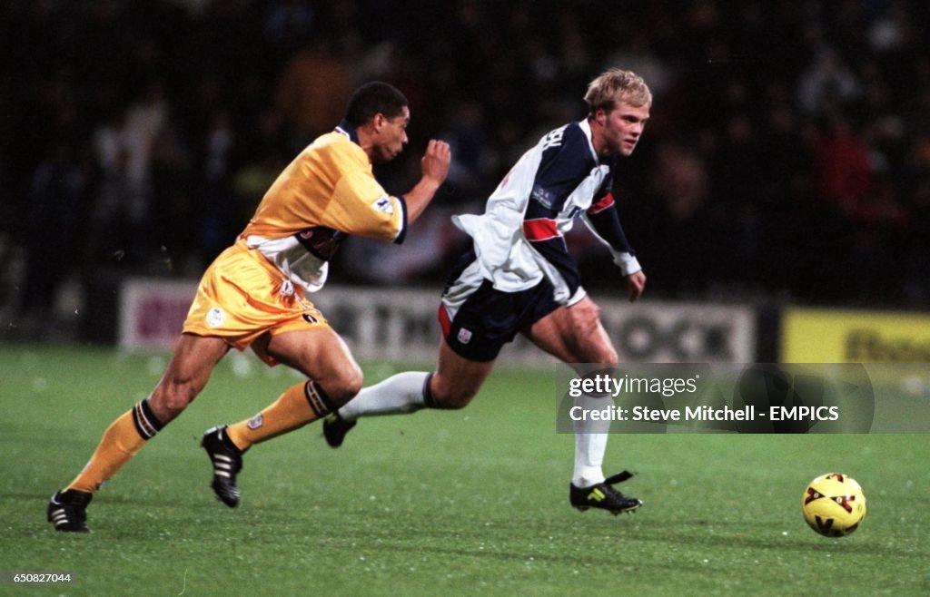 Soccer - Worthington Cup - Fourth Round - Bolton Wanderers v Sheffield Wednesday