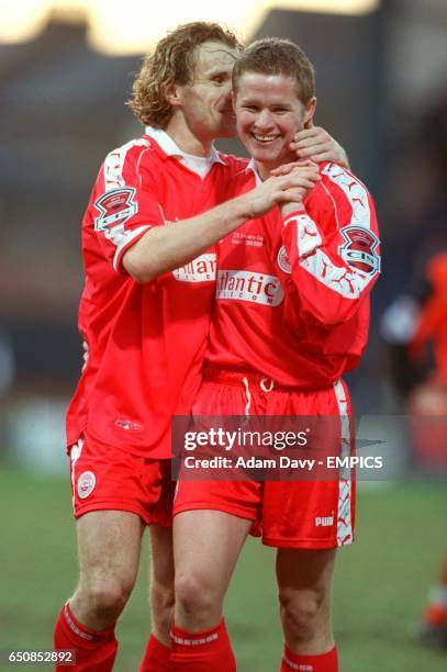 Aberdeen's winning goalscorer Arild Stavrum celebrates with Kevin Rutkiewicz at the end of the match