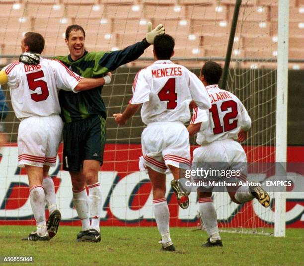 Craig Forrest 34 Canada Goalkeeper Craig Forrest Stock Photos, High-Res Pictures, and ...