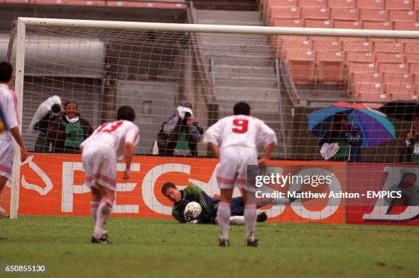 Craig Forrest 34 Canada Goalkeeper Craig Forrest Stock Photos, High-Res Pictures, and ...