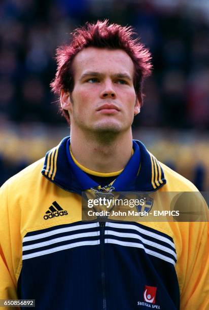 244 Fredrik Ljungberg 2000 Stock Photos, High-Res Pictures, and Images ...
