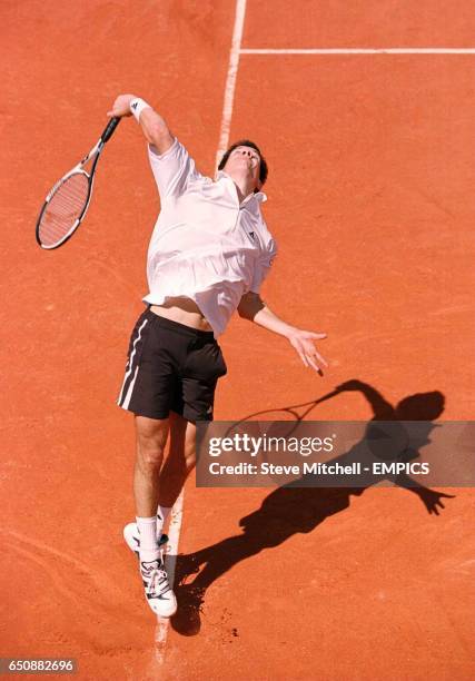 Tim Henman on his way to victory over Vincent Spadea