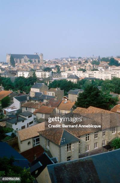 PUBLIC SERVICES IN THE TOWN OF POITIERS