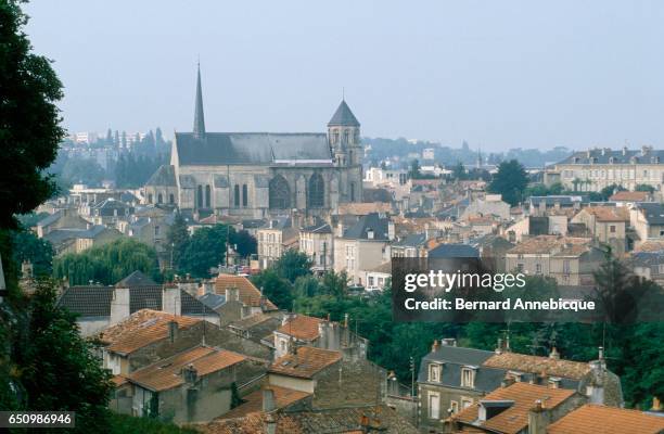 PUBLIC SERVICES IN THE TOWN OF POITIERS