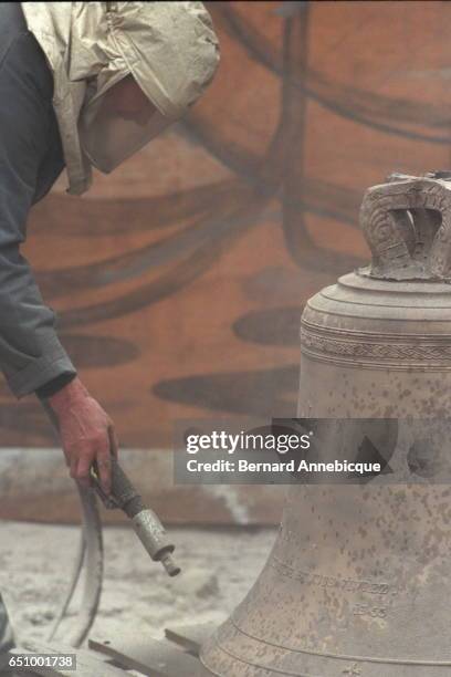 Sandblasting the bell.