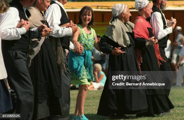 FEST NOZ' AND 'FEST DEIZ' IN BRITTANY