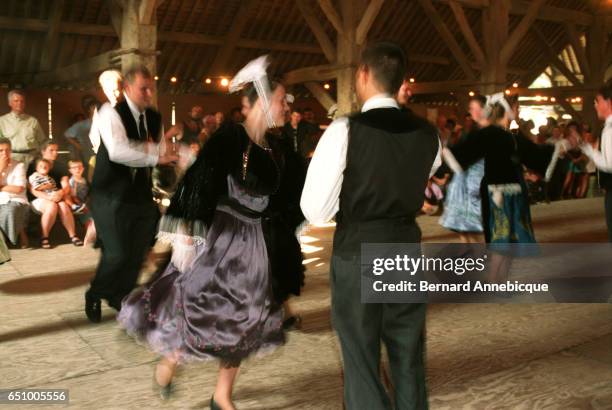 FEST NOZ' AND 'FEST DEIZ' IN BRITTANY