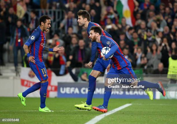 Lionel Messi of FC Barcelona celebrates scoring his penalty with Neymar Jr and Gerard Pique during the UEFA Champions League Round of 16 second leg...