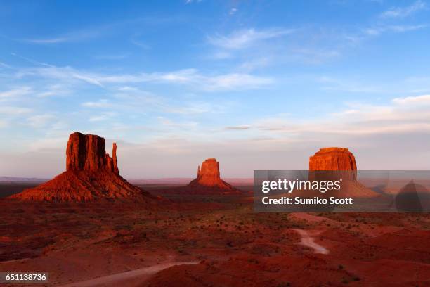east and west mitten buttes, and merrick butte at sunset in monument valley navajo tribal park - monument valley tribal park 個照片及圖片檔