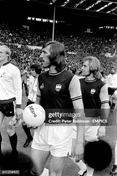 West Ham United's Billy Bonds and Graham Paddon walk out before the match