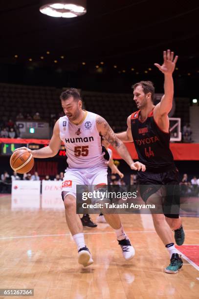 Josh Harrellson of the Osaka Evessa drives to the basket during the B. League match between Alvark Tokyo and Osaka Evessa at Yoyogi National...