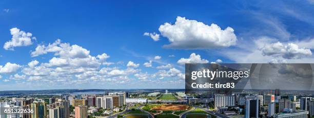 paisaje urbano de brasilia - brasilia fotografías e imágenes de stock