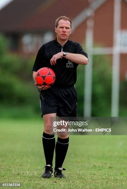 Peter Reece Jones Peter Jones (Referee) Photos and Premium High Res Pictures - Getty Images