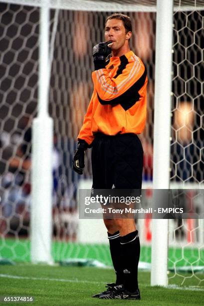 Craig Forrest Canada Goalkeeper Craig Forrest Photos and Premium High Res Pictures ...