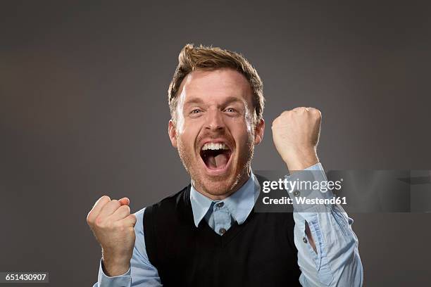 portrait of man freaking out - exhilaration imagens e fotografias de stock