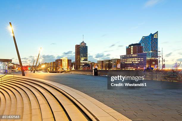 germany, hamburg, elbpromenade with terraces, elbe philharmonic hall and hanseatic trade center - elbphilharmonie fotografías e imágenes de stock