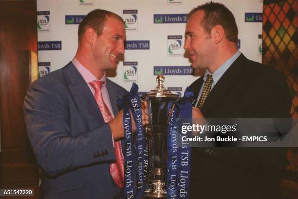 Lawrence Dallaglio and Craig Quinnell get their hands on the Lloyds TSB Six Nations Championship trophy