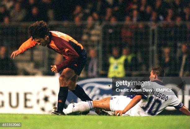 Anderlecht's Walter Baseggio slides in on Roma's Damiano Tommasi
