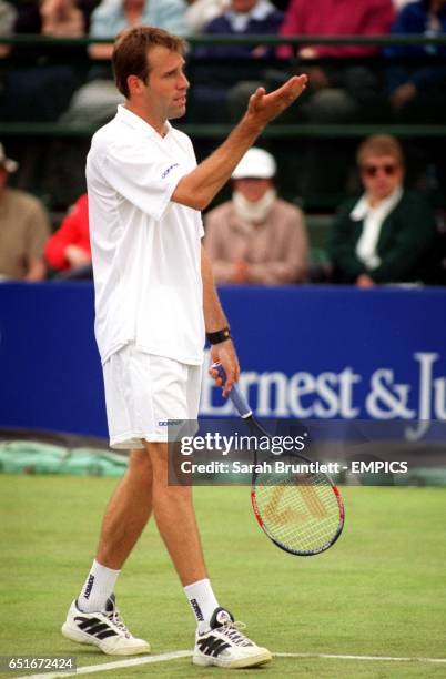 Greg Rusedski appeals to the umpire during his match with Thomas Johansson