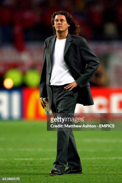 Dejected Bruno Metsu the Senegal manager after his team lost during golden goal to Turkey