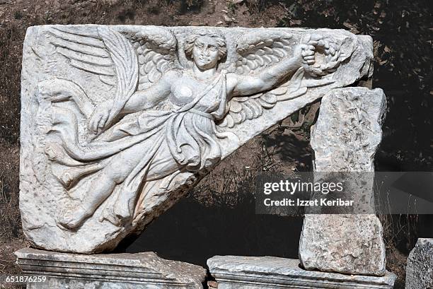 sculpture depicting winged nike, ephesus, izmir - ephesus 個照片及圖片檔