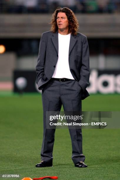 Senegal's coach Bruno Metsu