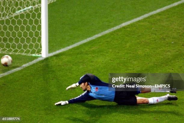 Rustu Renceber Goalkeeper Rüstü Recber Photos and Premium High Res Pictures - Getty Images