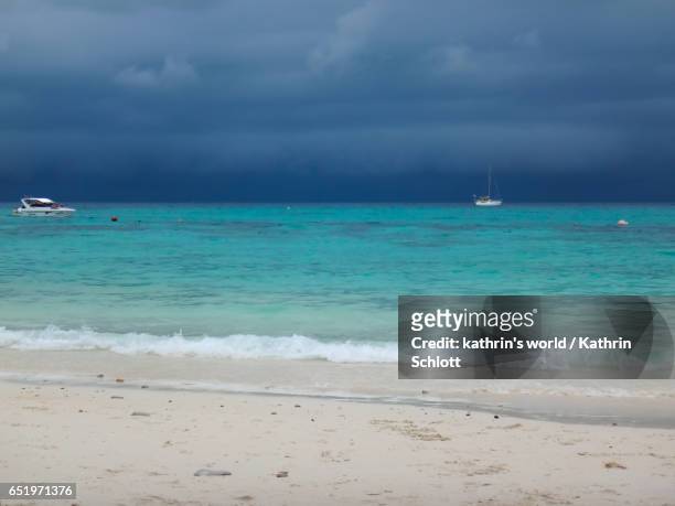 thunderstorm at the sea - türkis foto e immagini stock