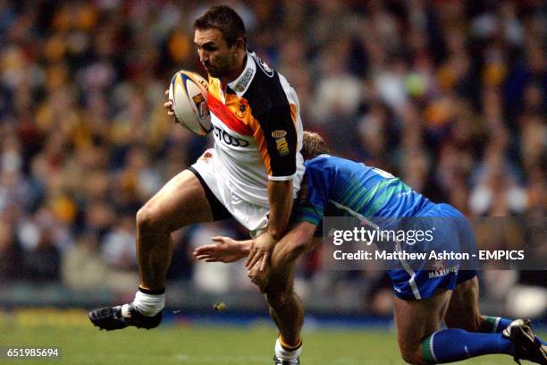 Bradford Bulls' Scott Naylor gets tackled by Saint Helens' Darren Albert