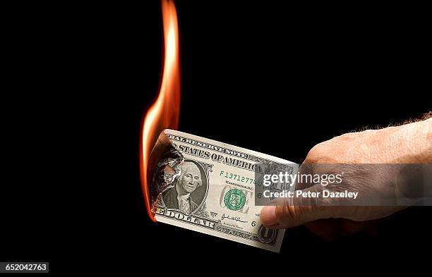 burning money - billete de un dólar estadounidense fotografías e imágenes de stock