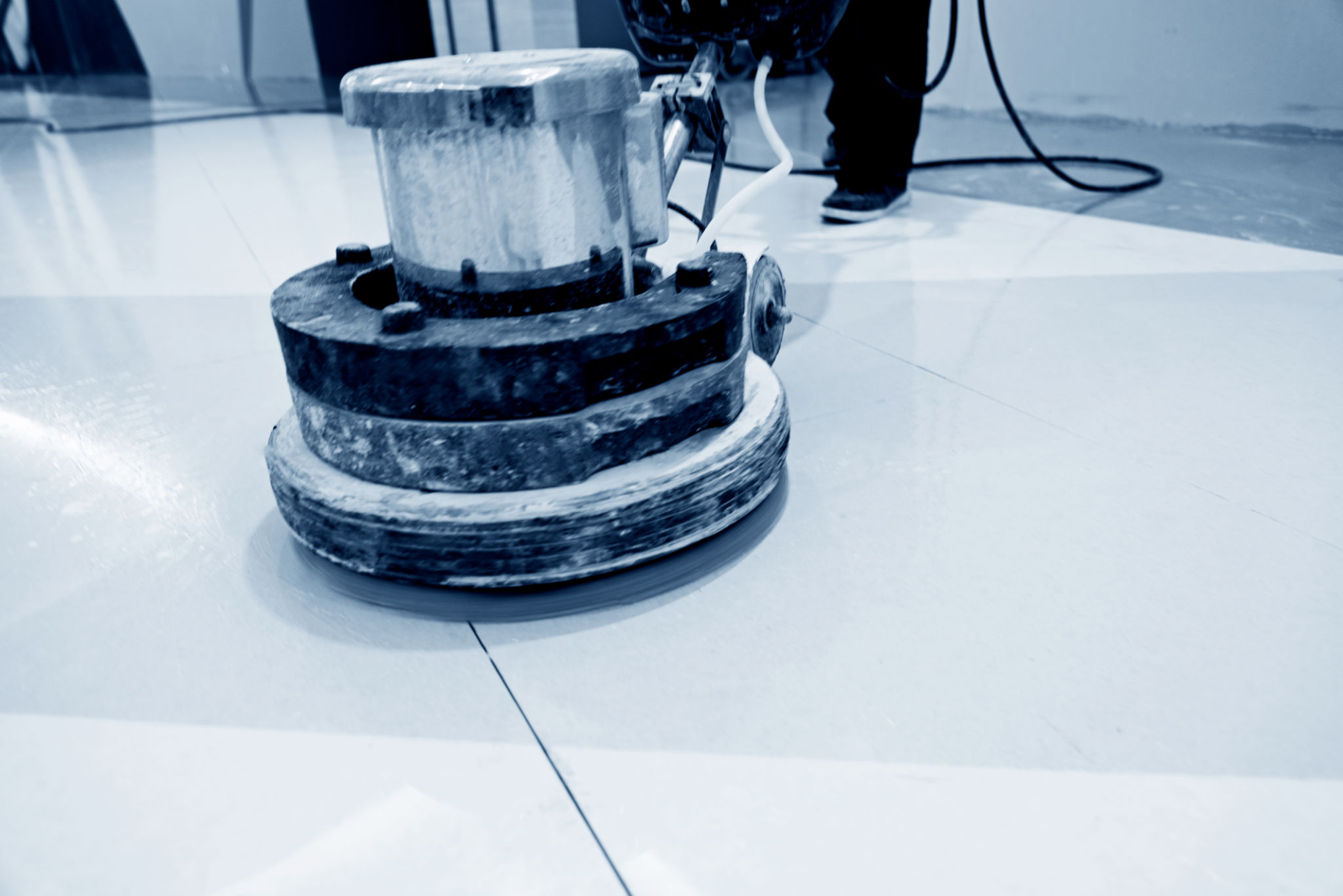 Cleaning floor with machine Cleaning floor with machine