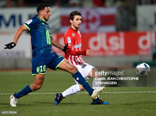 Nancy's French midfielder Vincent Marchetti vies for the ball with Lille's Dutch forward Ricardo Kishna during the French L1 football match between...