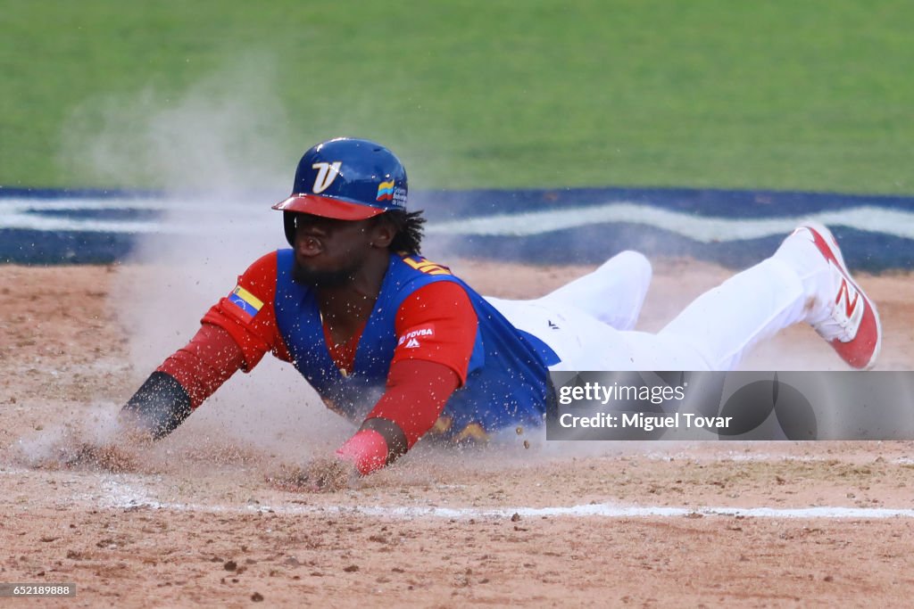 World Baseball Classic - Pool D - Game 3 - Venezuela v Italy