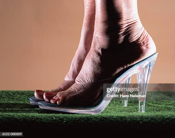 high heeled shoes - doorzichtige schoen stockfoto's en -beelden