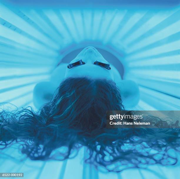 woman on tanning bed - sunbed stock pictures, royalty-free photos & images