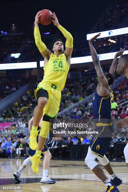 Oregon forward Dillon Brooks drives to the basket during the semifinal game of the Pac-12 Tournament between the Oregon Ducks and the California...