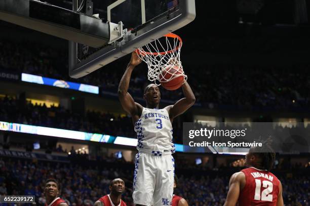 Kentucky Wildcats forward Edrice Adebayo scores with a slam dunk during the second half of the first semi final game in the Southeastern Conference...