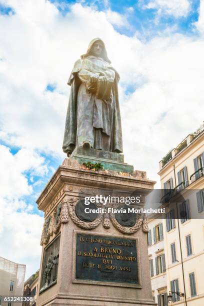 giordano bruno statue in campo de' fiori, rome, italy - campo de fiori stock pictures, royalty-free photos & images