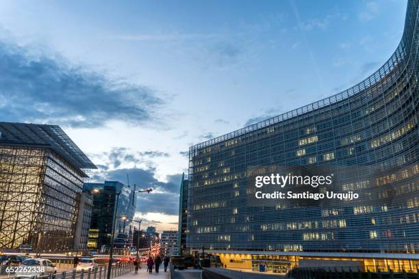 european commission and council buildings along rue de la loi - european commission imagens e fotografias de stock