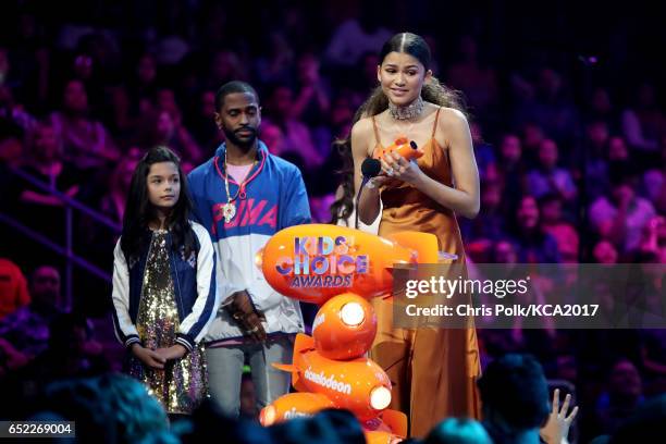 Actor Zendaya accepts the award for Favorite Female TV Star from rapper Big Sean onstage at Nickelodeon's 2017 Kids' Choice Awards at USC Galen...