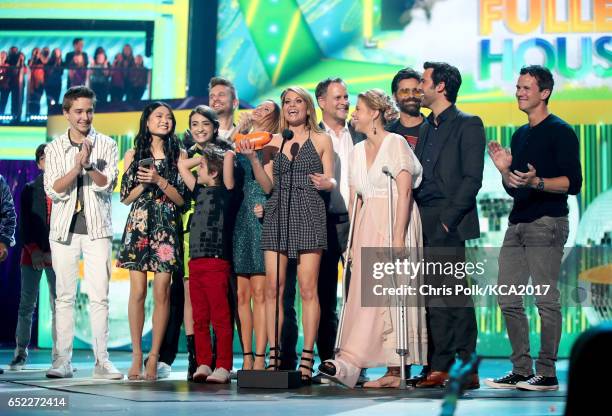 Actor Candace Cameron Bure and fellow cast members of 'Fuller House' accept the award for Favorite Family TV Show at Nickelodeon's 2017 Kids' Choice...