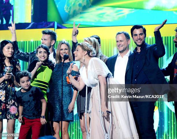 The cast of Fuller House accepts the award for Favorite TV Show  Family Show onstage at Nickelodeon's 2017 Kids' Choice Awards at USC Galen Center...