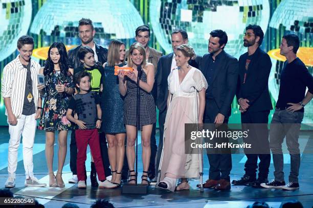 The cast of 'Fuller House' accepts the award for Favorite TV Show-Family onstage at Nickelodeon's 2017 Kids' Choice Awards at USC Galen Center on...