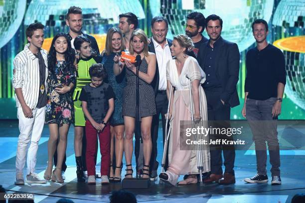 The cast of 'Fuller House' accepts the award for Favorite TV Show-Family onstage at Nickelodeon's 2017 Kids' Choice Awards at USC Galen Center on...