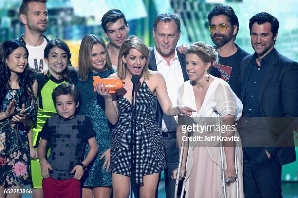 The cast of 'Fuller House' accepts the award for Favorite TV Show-Family onstage at Nickelodeon's 2017 Kids' Choice Awards at USC Galen Center on...
