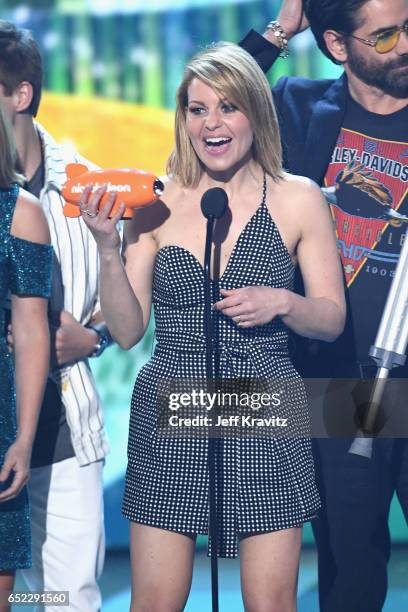Actor Candace Cameron Bure of 'Fuller House' accepts the award for Favorite TV Show-Family onstage at Nickelodeon's 2017 Kids' Choice Awards at USC...