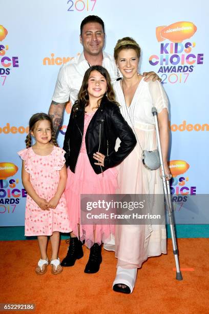 Actress Jodie Sweetin, Justin Hodak and daughters Beatrix Carlin Sweetin Coyle and Zoie Laurel May Herpin at Nickelodeon's 2017 Kids' Choice Awards...