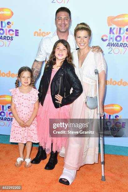 Actress Jodie Sweetin, Justin Hodak and daughters Beatrix Carlin Sweetin Coyle and Zoie Laurel May Herpin at Nickelodeon's 2017 Kids' Choice Awards...