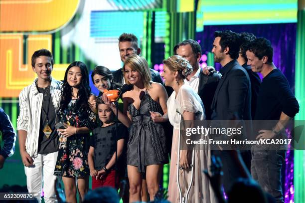 Actor Candace Cameron Bure and cast of 'Fuller House' accept Favorite TV Show  Family Show onstage at Nickelodeon's 2017 Kids' Choice Awards at USC...